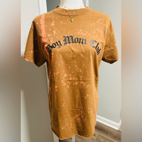 Pebby Forevee Tops - Pebby Forevee Bleached out Graphic Tee